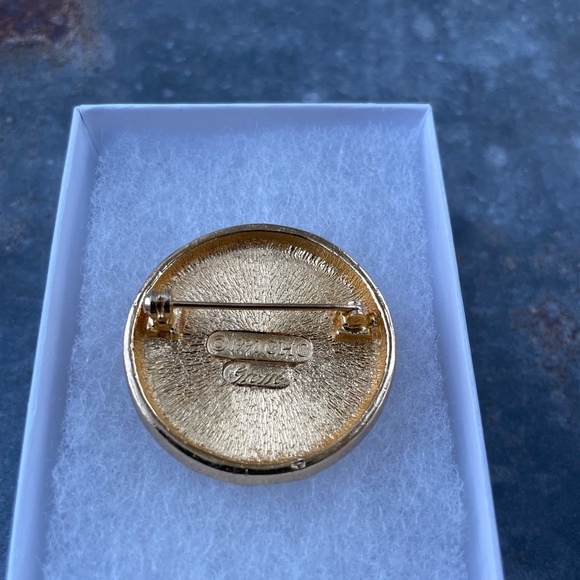 Vintage, rare Dior 1990 CHC Grossé signed gold tone Brooch with large faux Pearl - Picture 4 of 4